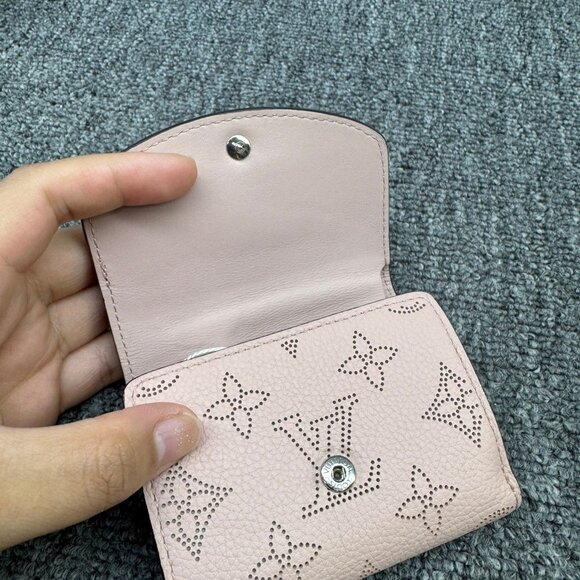 Louis Vuitton Leather Wallet 299-082225 - Picture 7 of 8